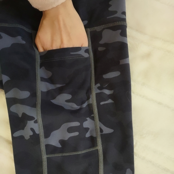 Fety high waisted leggings featured in Elle magazine in 2020 - Picture 4 of 9